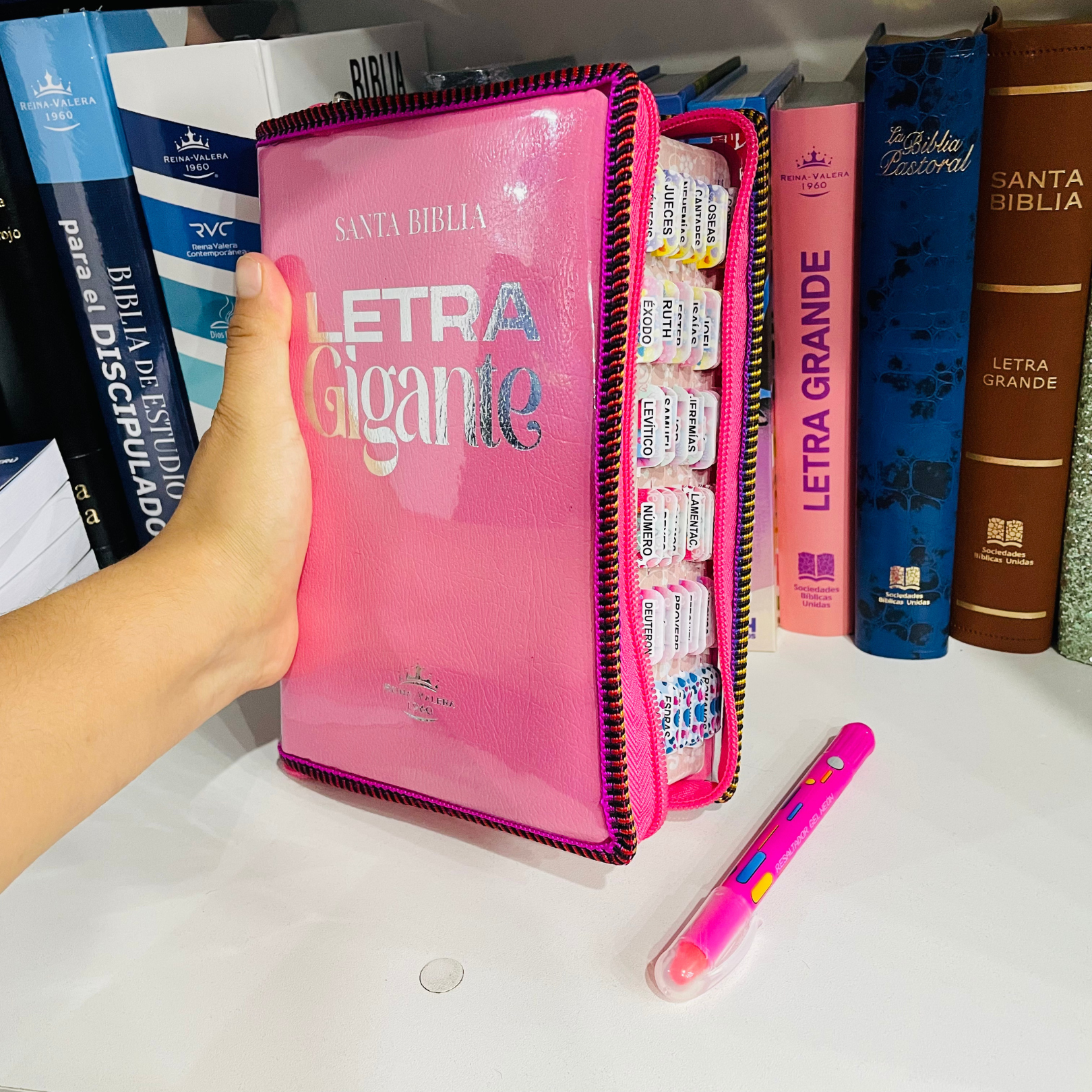 📘 Biblia RVR1960 Letra Gigante + Estuche con cierre + Índice 3D + Resaltador Gel Artesco