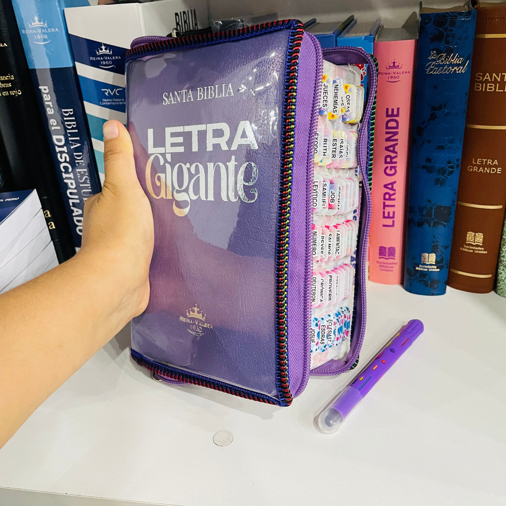 📘 Biblia RVR1960 Letra Gigante + Estuche con cierre + Índice 3D + Resaltador Gel Artesco